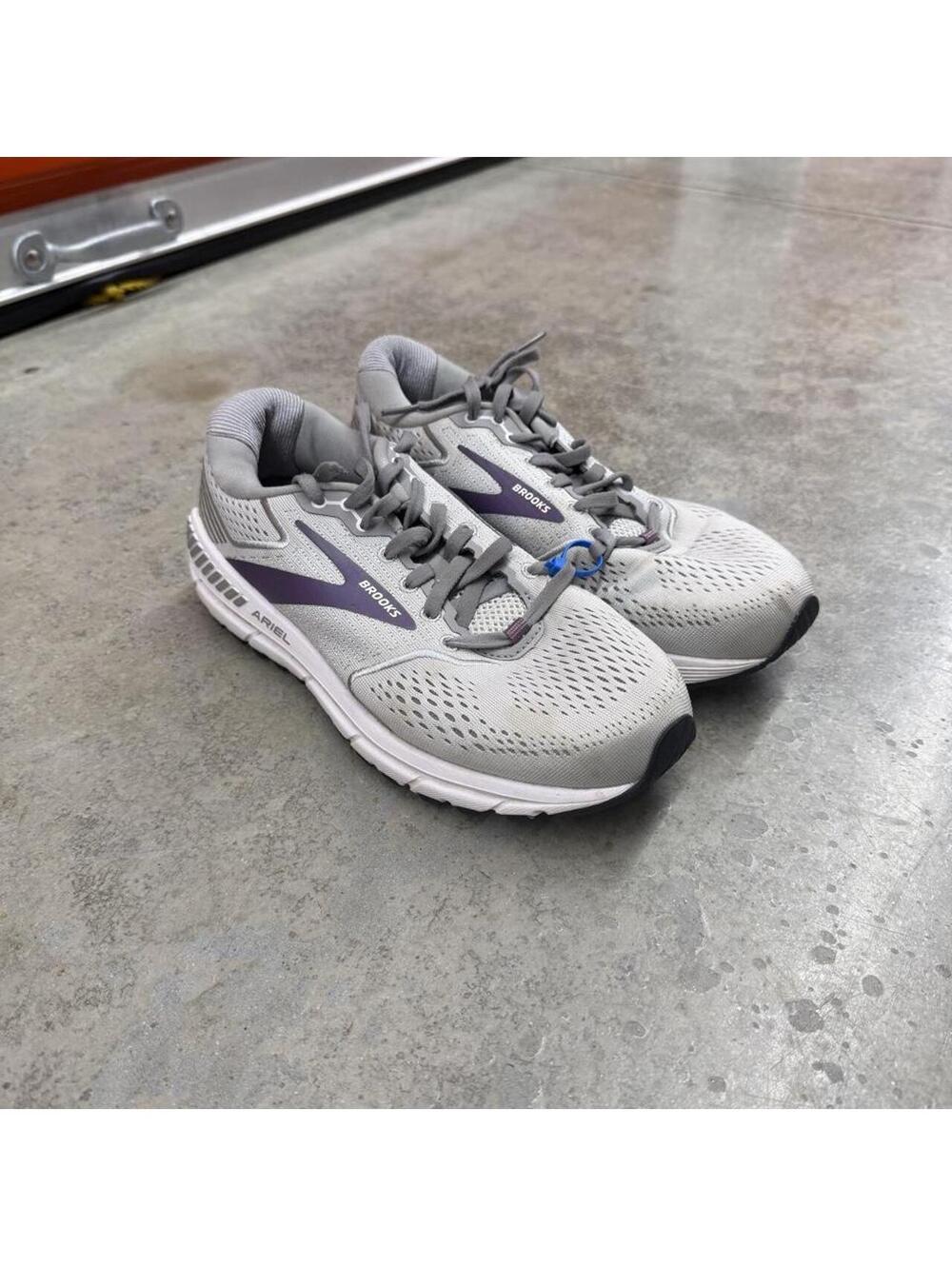 brooks ariel 20 grey and purple running gym shoes size 8 WOMENS